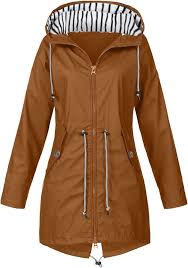 Capuche Commandes: La Veste de Pluie Chic pour Femme